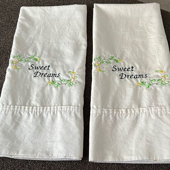 Set (2) Creamy Beige 100% Cotton 540 Thread  Kirkland Embroidered Pillowcases - Picture 1 of 16